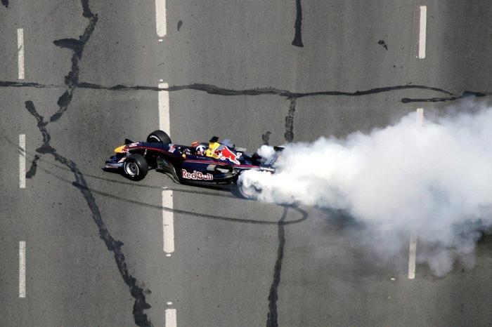 F1 takımı Alpha Taurinin aracı İstanbulda yolda kaldı