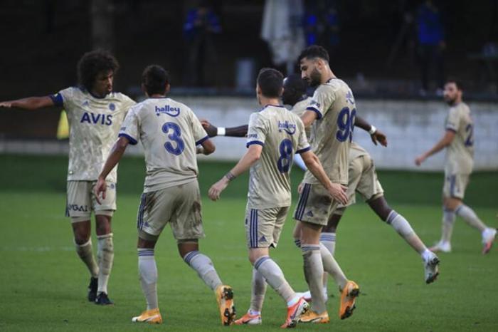 Son dakika Fenerbahçe haberi Erol Bulut yıldız ismi ilk 11e alıyor