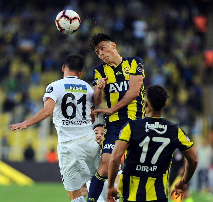 Fenerbahçe-Akhisarspor maçında sinirler gerildi Zor sakinleşti...
