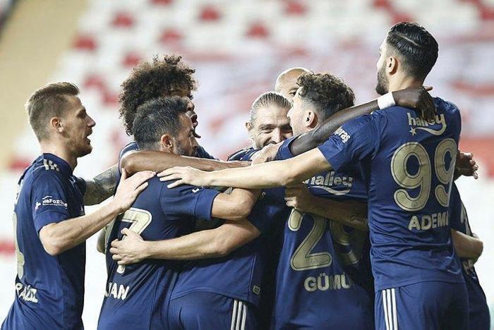 Sürpriz transfer Emre Belözoğlu veliahtını Fenerbahçeye getiriyor