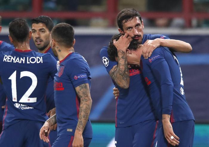 Luis Suarez hakeme yakalandı Lokomotiv Moskova - Atletico Madrid maçına damga vuran an