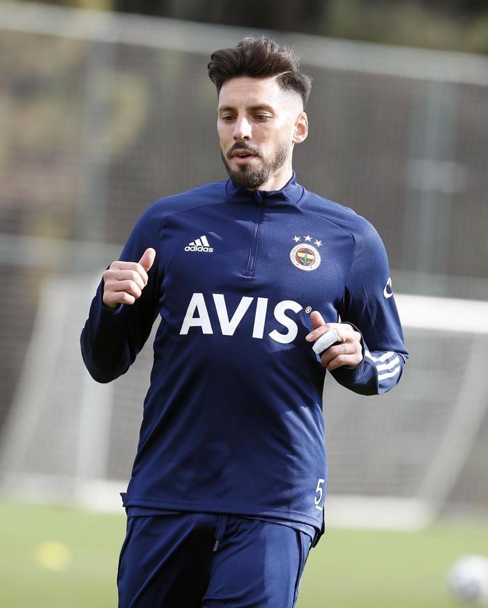 Fenerbahçede son dakika Tolga Ciğerci idmanda yer almadı