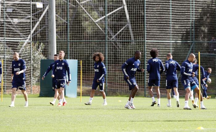 Fenerbahçede son dakika Tolga Ciğerci idmanda yer almadı