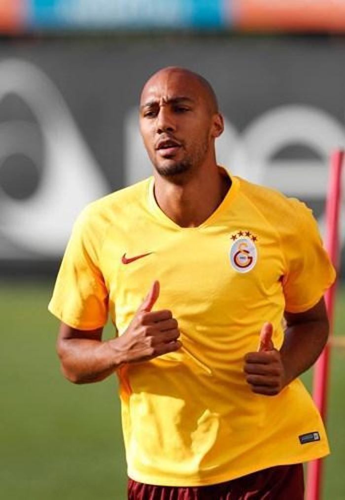 Galatasarayda yeni transfer Nzonzi ilk idmanına çıktı