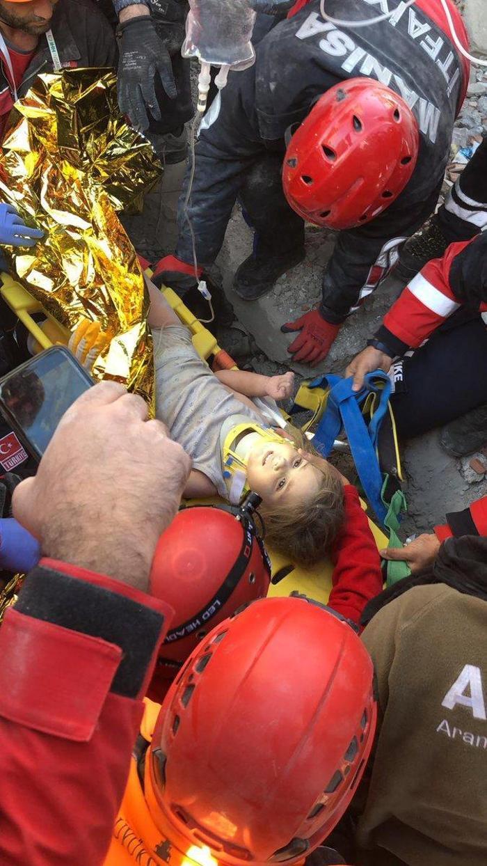 Ayda bebek mucizesi İzmirdeki depremden 91 saat sonra kurtarıldı