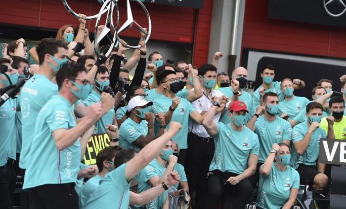 Lewis Hamiltondan Formula 1e veda sinyali
