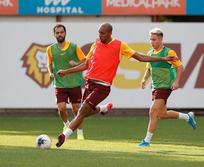 Galatasarayda yeni transfer Nzonzi ilk idmanına çıktı