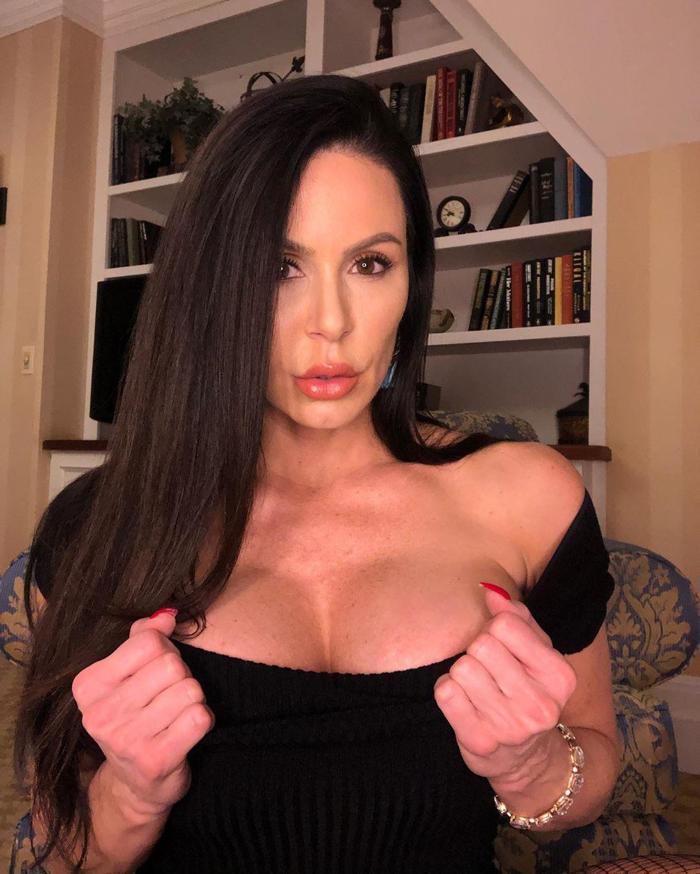 Kendra Lust, James Rodriguezin bir an önce iyileşmesini diliyor