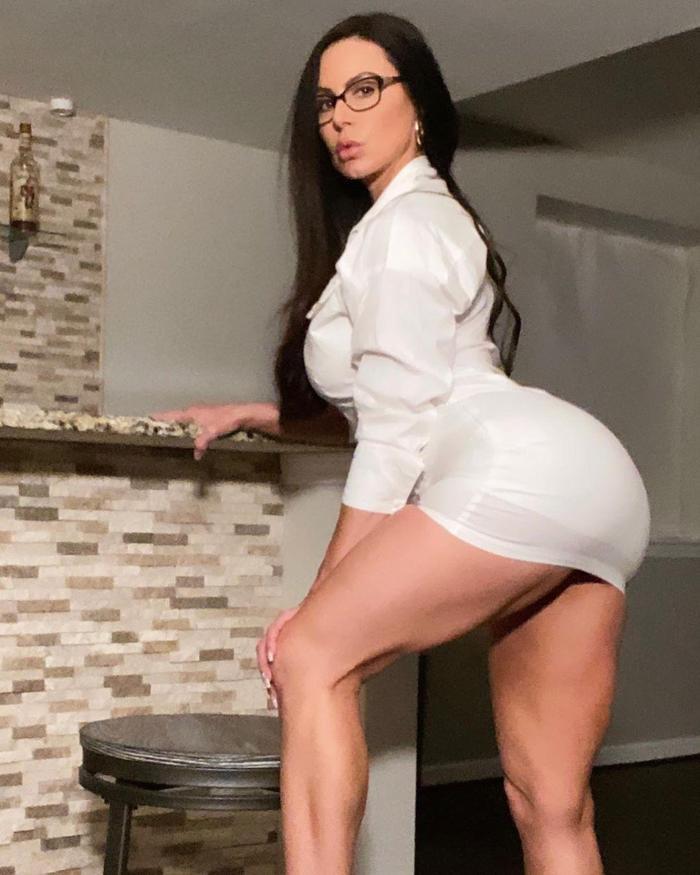 Kendra Lust, James Rodriguezin bir an önce iyileşmesini diliyor