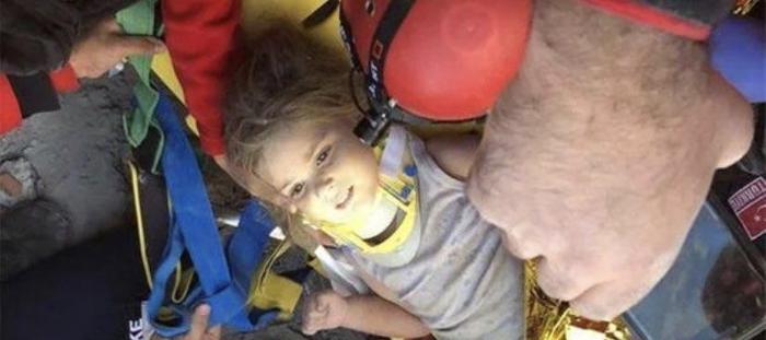 Ayda bebek mucizesi İzmirdeki depremden 91 saat sonra kurtarıldı