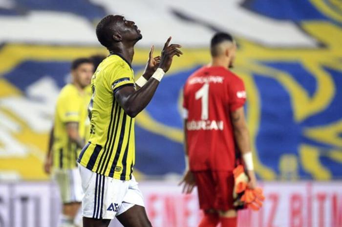 Fenerbahçede Mert Hakan gerçeği Galatasaraya gitmedi ama...