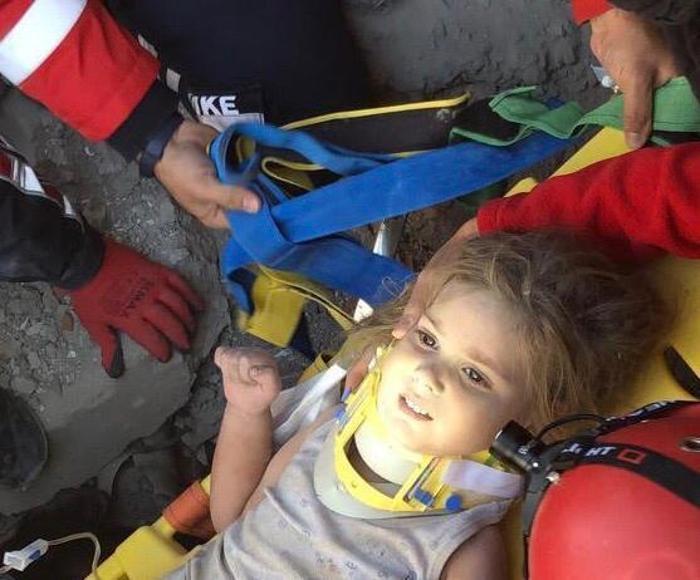 Ayda bebek mucizesi İzmirdeki depremden 91 saat sonra kurtarıldı