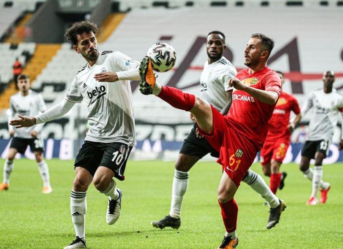Eli belinde ısınan Adem Ljajic, Beşiktaş taraftarını çıldırttı İşte o görüntü...