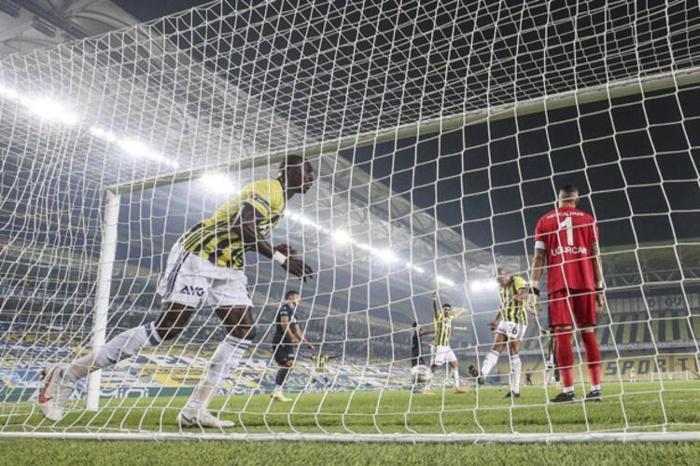 Fenerbahçede Mert Hakan gerçeği Galatasaraya gitmedi ama...