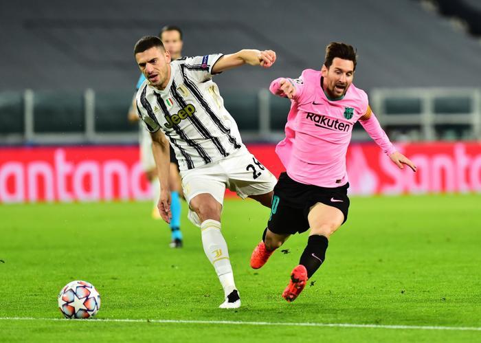 Lionel Messi, Merih Demiral duvarına tosladı Juventus-Barcelona maçından kareler