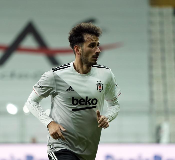 Eli belinde ısınan Adem Ljajic, Beşiktaş taraftarını çıldırttı İşte o görüntü...