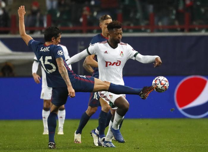 Luis Suarez hakeme yakalandı Lokomotiv Moskova - Atletico Madrid maçına damga vuran an