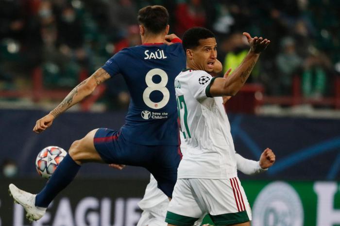 Luis Suarez hakeme yakalandı Lokomotiv Moskova - Atletico Madrid maçına damga vuran an