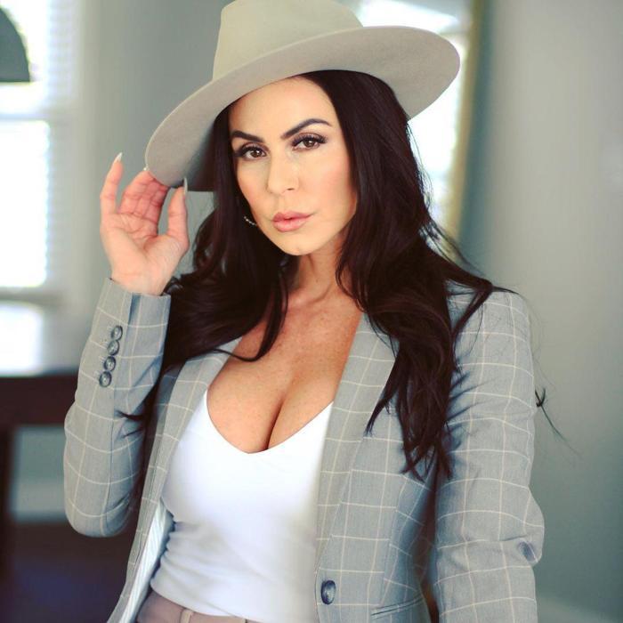 Kendra Lust, James Rodriguezin bir an önce iyileşmesini diliyor