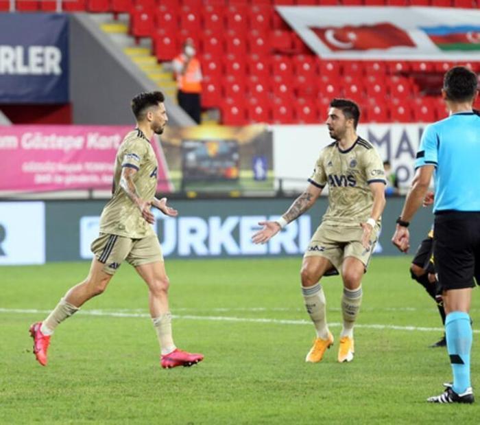 Fenerbahçede Mert Hakan gerçeği Galatasaraya gitmedi ama...