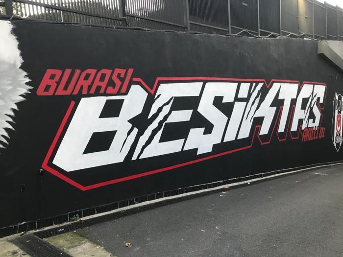 Eli belinde ısınan Adem Ljajic, Beşiktaş taraftarını çıldırttı İşte o görüntü...