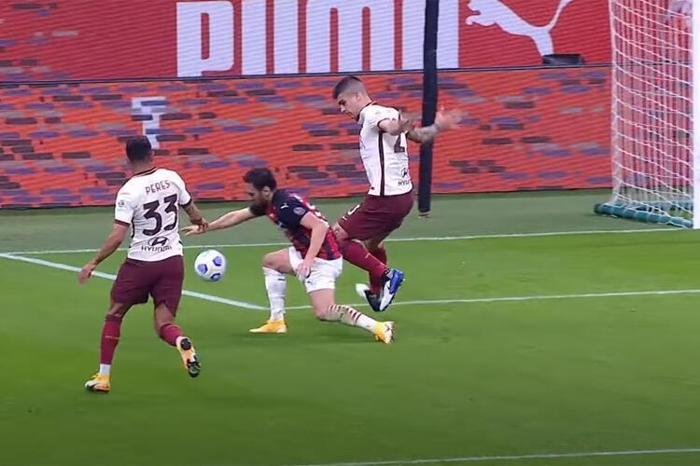 Milan - Roma maçının hakemi Piero Giacomelli sabırları taşırdı