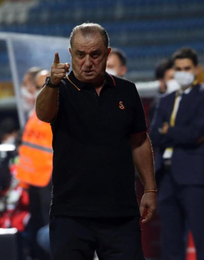 SON DAKİKA Galatasarayda kritik toplantının perde arkası