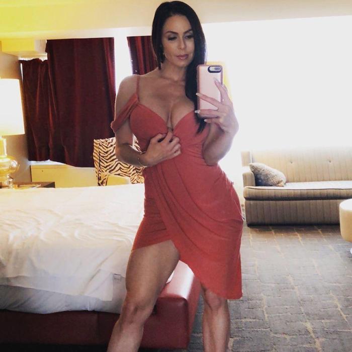 Kendra Lust, James Rodriguezin bir an önce iyileşmesini diliyor