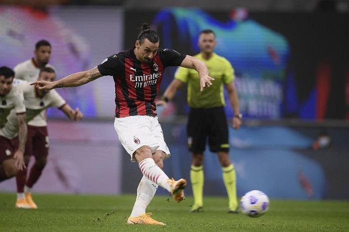 Milan - Roma maçının hakemi Piero Giacomelli sabırları taşırdı