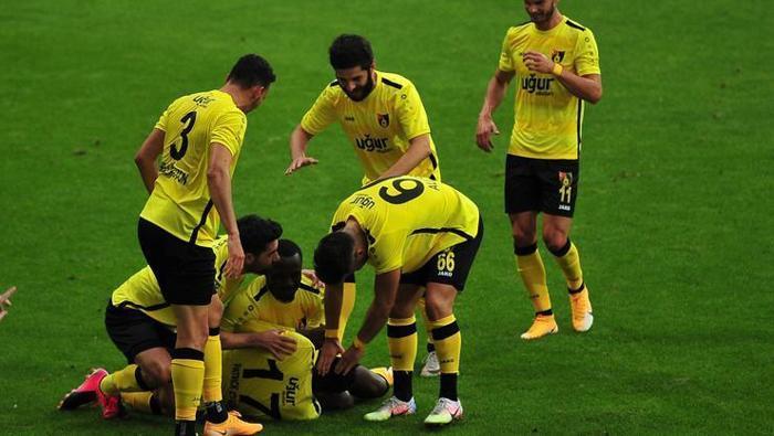 İstanbulspor Fatih Tekke ile zirve yolunda