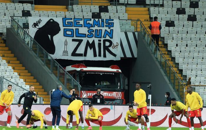 Eli belinde ısınan Adem Ljajic, Beşiktaş taraftarını çıldırttı İşte o görüntü...