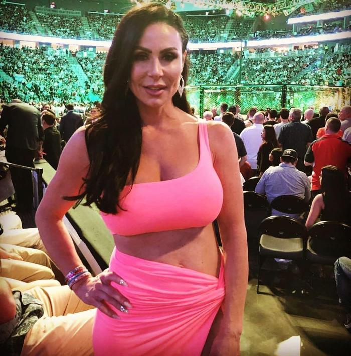 Kendra Lust, James Rodriguezin bir an önce iyileşmesini diliyor