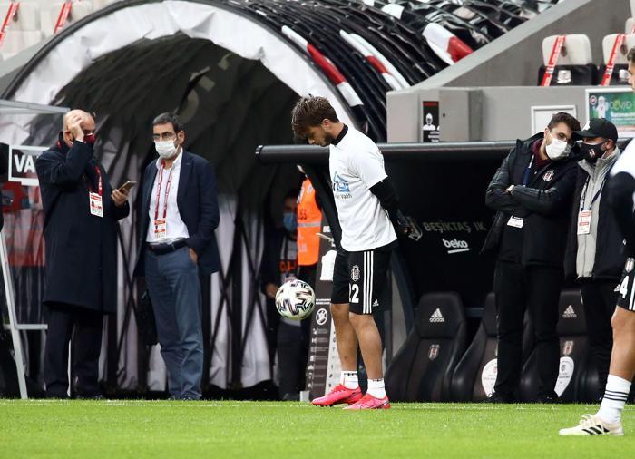 Eli belinde ısınan Adem Ljajic, Beşiktaş taraftarını çıldırttı İşte o görüntü...