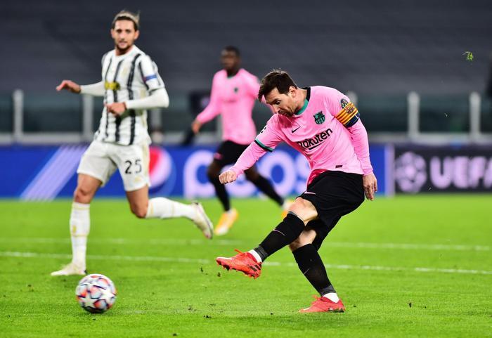 Lionel Messi, Merih Demiral duvarına tosladı Juventus-Barcelona maçından kareler