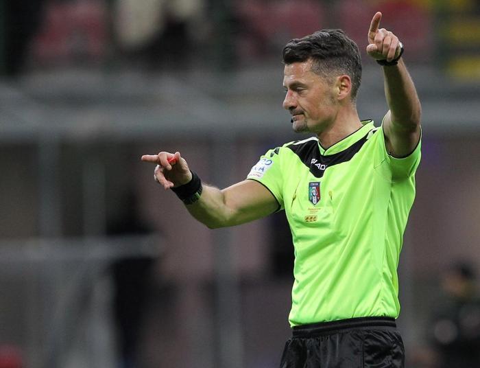 Milan - Roma maçının hakemi Piero Giacomelli sabırları taşırdı