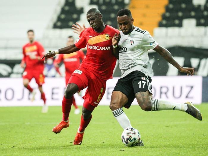 Eli belinde ısınan Adem Ljajic, Beşiktaş taraftarını çıldırttı İşte o görüntü...