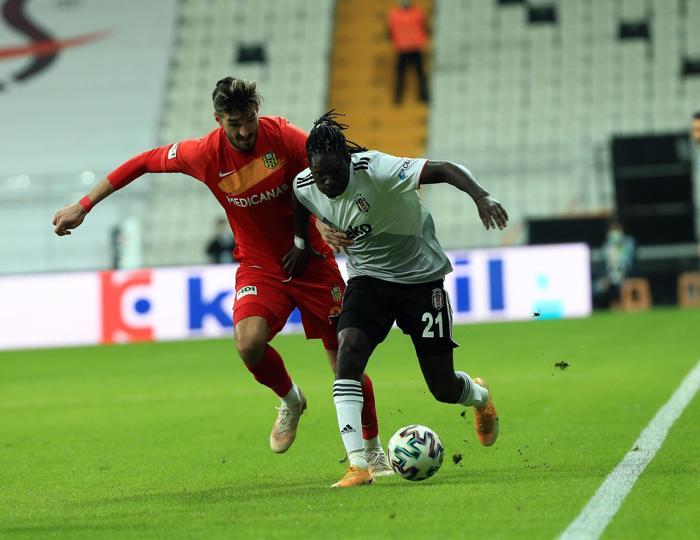 Eli belinde ısınan Adem Ljajic, Beşiktaş taraftarını çıldırttı İşte o görüntü...