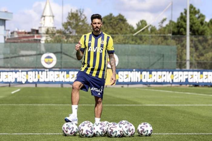 Galatasaray Fenerbahçe derbisi sonrasında flaş hamle Sarı lacivertli futbolcuyla yollar ayrılıyor