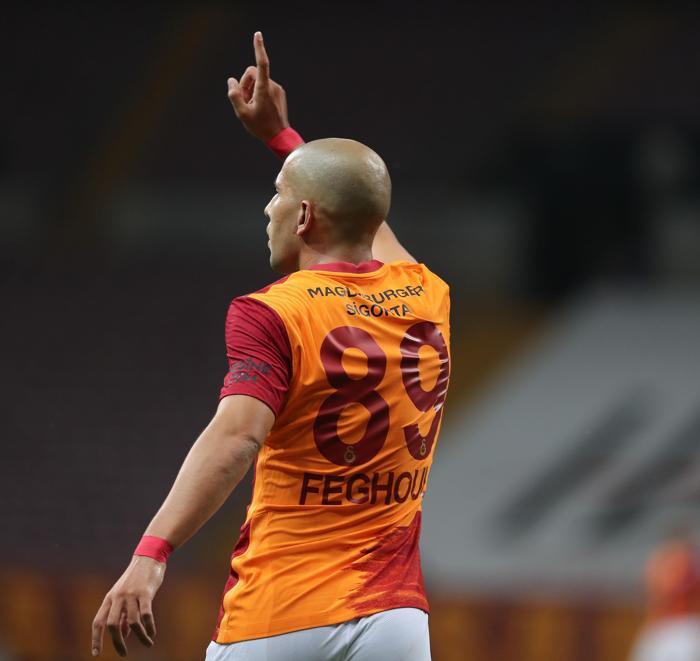 Galatasaray-Fenerbahçe derbisinde Fatih Terim küplere bindi