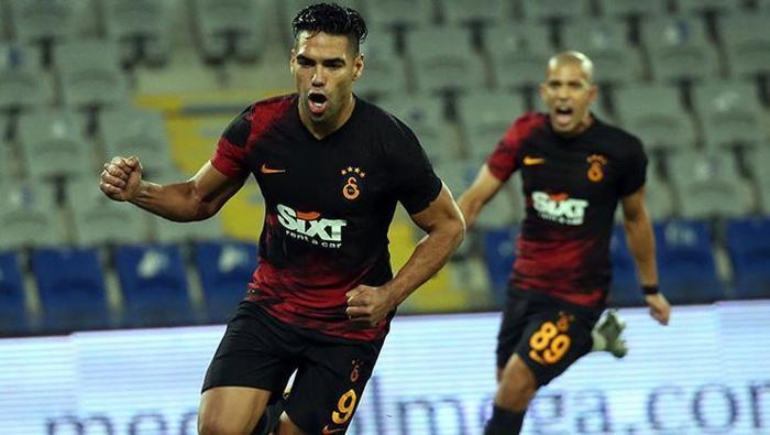 Falcao boş geçmiyor