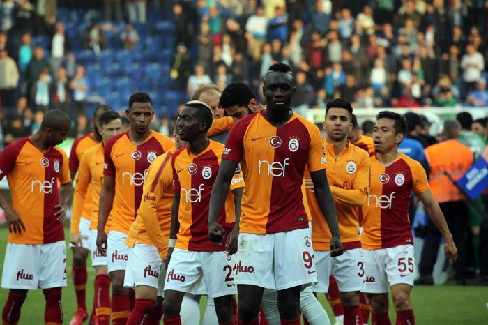 Çaykur Rizespor-Galatasaray maçında gerilim İki yıldız birbirine girdi