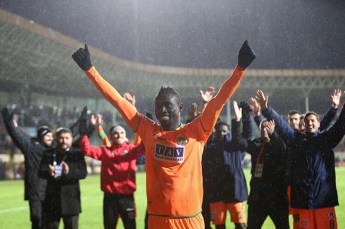 Transferde son dakika Fenerbahçeye Süper Ligden golcü