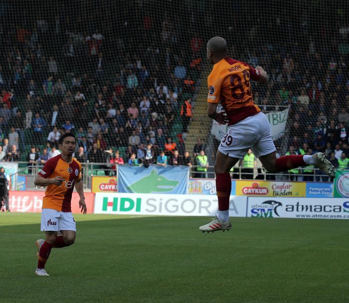 Çaykur Rizespor-Galatasaray maçında gerilim İki yıldız birbirine girdi
