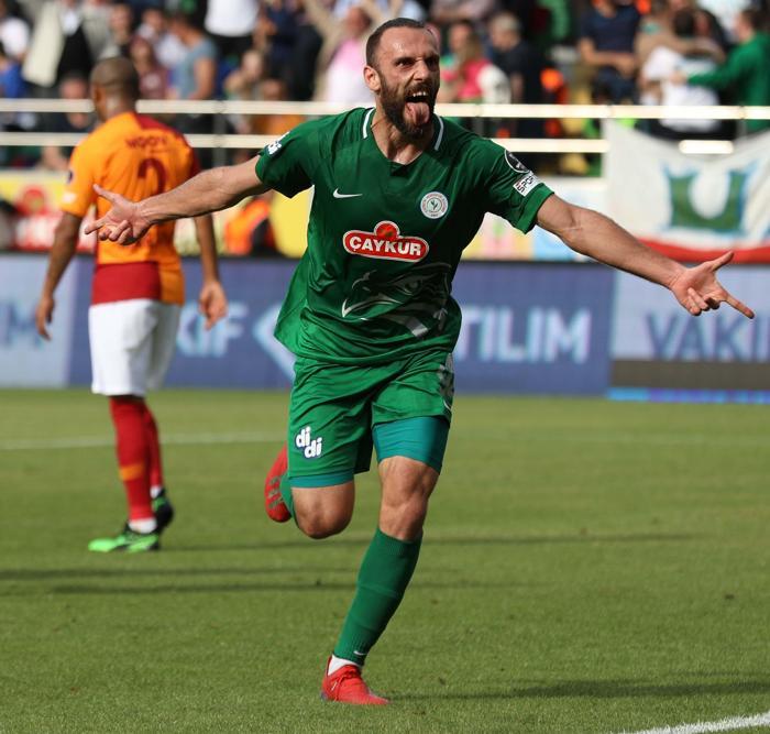 Çaykur Rizespor-Galatasaray maçında gerilim İki yıldız birbirine girdi