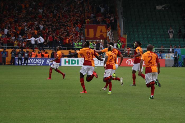 Çaykur Rizespor-Galatasaray maçında gerilim İki yıldız birbirine girdi