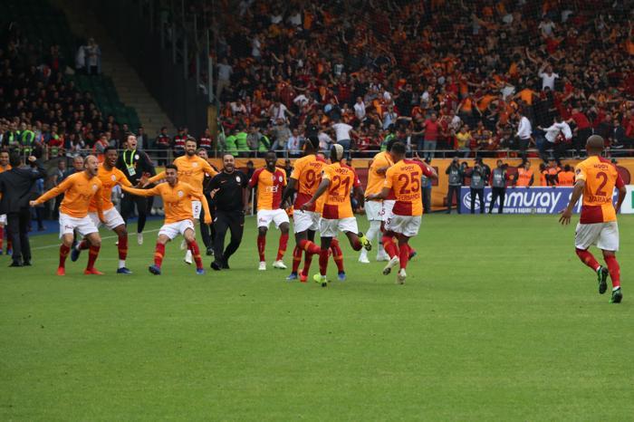 Çaykur Rizespor-Galatasaray maçında gerilim İki yıldız birbirine girdi