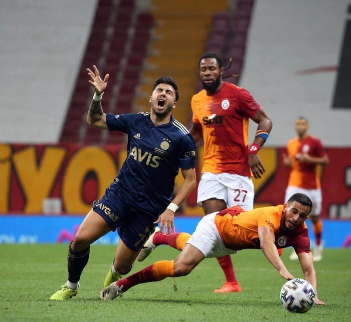 Ozan Tufan sosyal medyayı salladı: Pogba kramponlarını taşısın