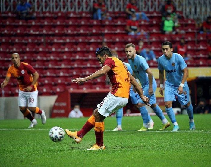 Son dakika Galatasaray transfer haberi: Cimboma 2 dünya yıldızı...