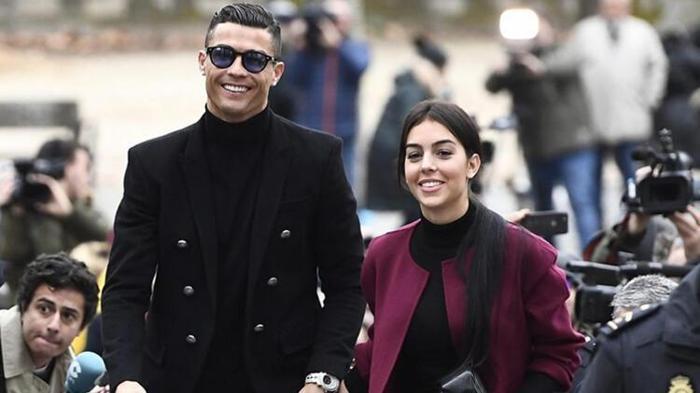 Ronaldoden Georginaya 615 bin Poundluk yüzük