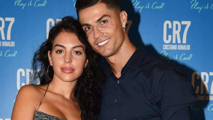 Ronaldoden Georginaya 615 bin Poundluk yüzük